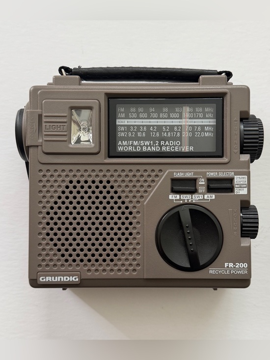 Grundig Other - Grundig FR 200 AM/FM Emergency Survival Radio Short Wave Light Hand Crank